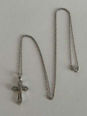 10K White Gold Diamond Cross Necklace with 10K Chain